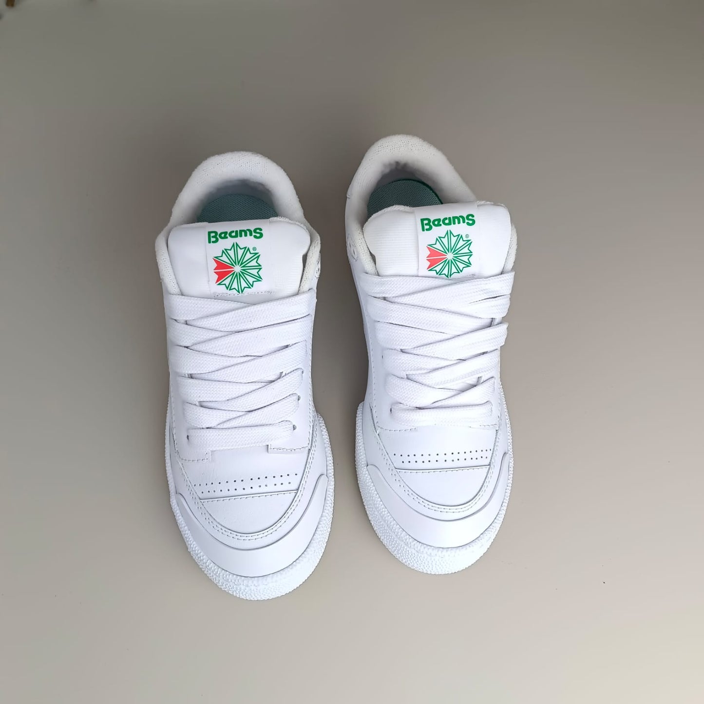 reebok club c bulk de beams: estilo urbano y colaboración exclusiva