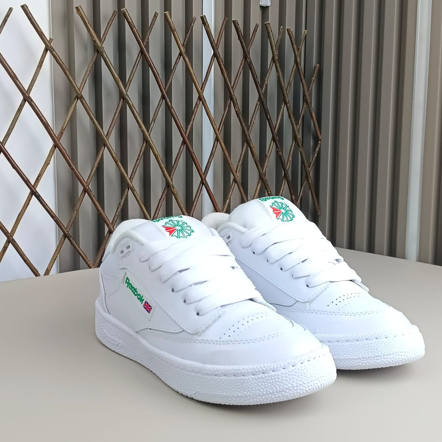 reebok club c bulk de beams: estilo urbano y colaboración exclusiva