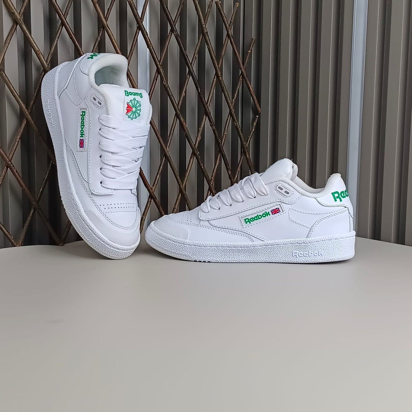 reebok club c bulk de beams: estilo urbano y colaboración exclusiva