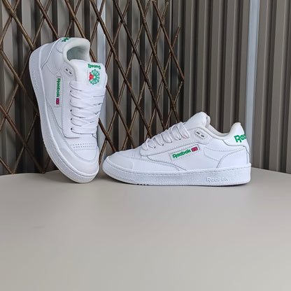 Reebok Club C Bulk de BEAMS: Estilo Urbano y Colaboración Exclusiva